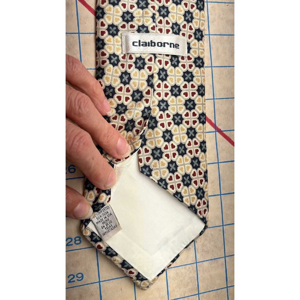 Claiborne Mens Silk Tie Geometric Heart Mosaic Navy Blue Burgundy Cream USA Made - Picture 3 of 4